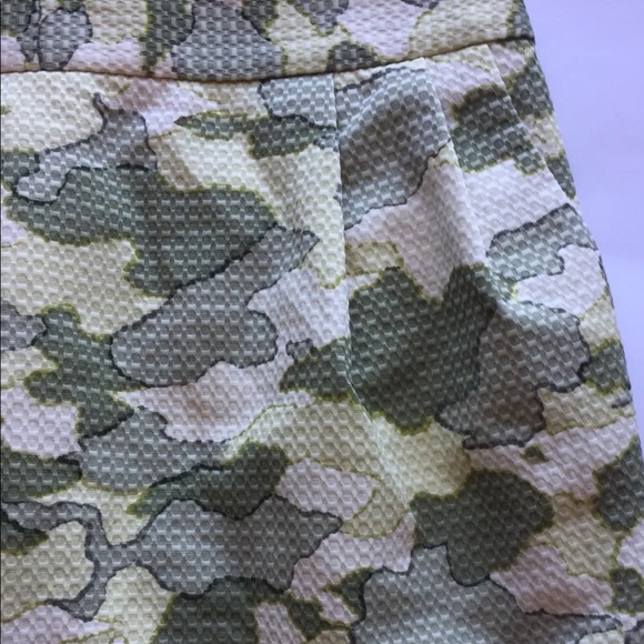 Club Monaco Women Mini Skirt Camouflage Print Pleated Green Cream 4 - Picture 3 of 8